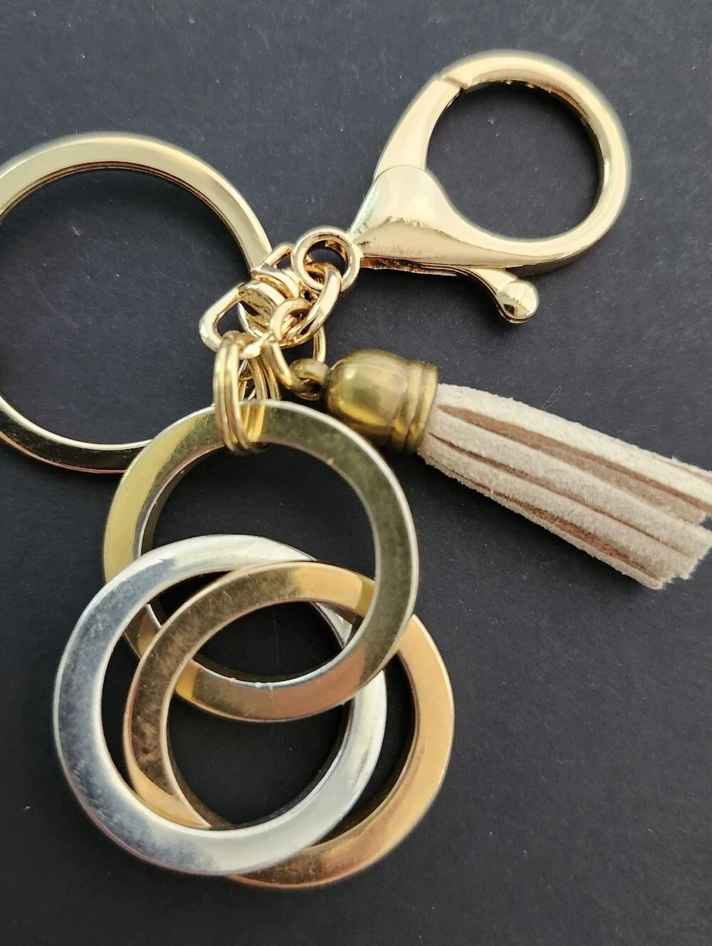 Handcrafted elegant tri